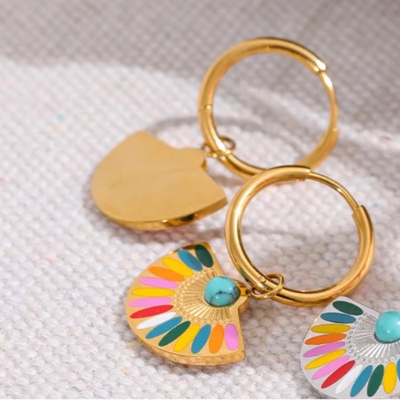 ⭐️Gold plated rainbow drop hoop earrings - Picture 4 of 4